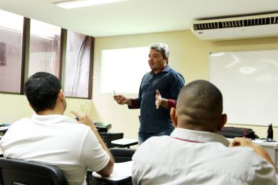 notícia: Professores do ensino médio se capacitam sobre o Enem