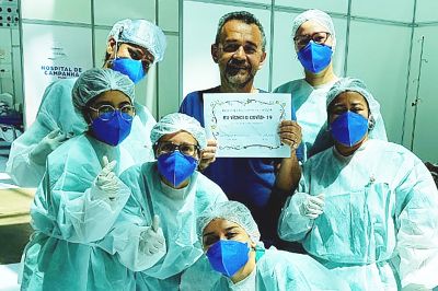 notícia: Governo reforça a importância da atuação dos médicos no combate à Covid-19