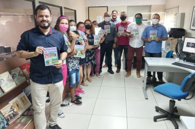 notícia: Jovem escritora autista expressa o universo do autismo em livro impresso pela Ioepa