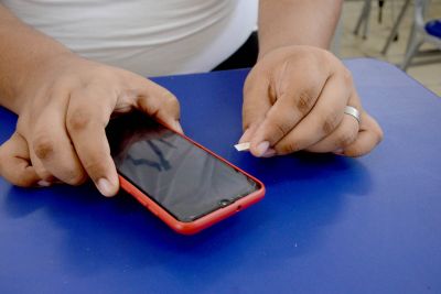 notícia: Alunos da 3ª série do ensino médio utilizam o chip de internet para reforçar os estudos