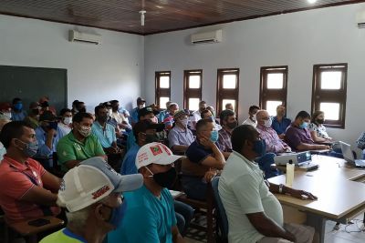 notícia: Adepará discute com produtores rurais a suspensão da vacinação contra febre aftosa