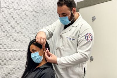 notícia: Estado já entregou quase 100 aparelhos a deficientes auditivos