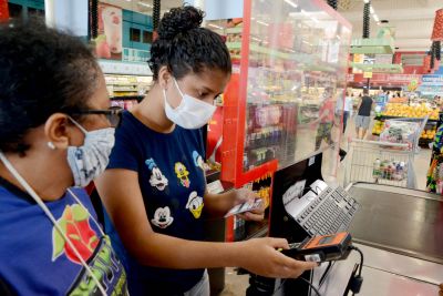 notícia: Compras do vale-alimentação movimentam supermercados da Região Metropolitana 