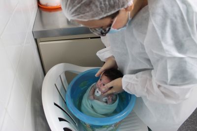 notícia: Hospital de Clínicas adota ofuroterapia para bebês na UTI