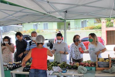 notícia: Produtores festejam sucesso de vendas em feira da Semas
