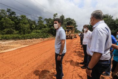 notícia: Governador vistoria obra na PA-159 e anuncia hemodiálise no Hospital de Breves