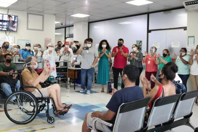 notícia: Cantor Nilson Chaves, internado com covid-19 recebe alta da Santa Casa