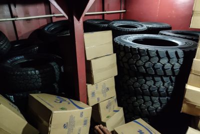 notícia: Equipe da Sefa apreende pneus, bebidas e moto em Juruti 