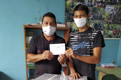 notícia: Emater entrega kits de EPIs e motores de rabeta em Melgaço, no Marajó