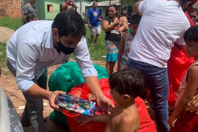 notícia: Cosanpa realiza entrega de presentes para crianças em Belém e Castanhal