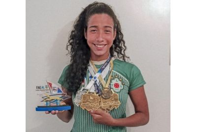 notícia: Nadadora paraense conquista três medalhas de ouro e uma de prata em competição em Maceió