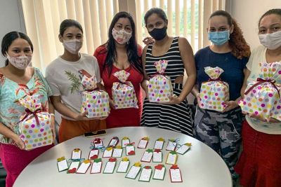 notícia: Cartões de Natal são produzidos por mães de bebês internados no Regional do Sudeste do Pará