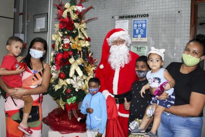 notícia: Pacientes da Fundação Hemopa recebem visita do Papai Noel