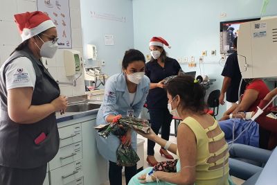 notícia: 'Natal Solidário' presenteia pacientes internados no Hospital Jean Bitar