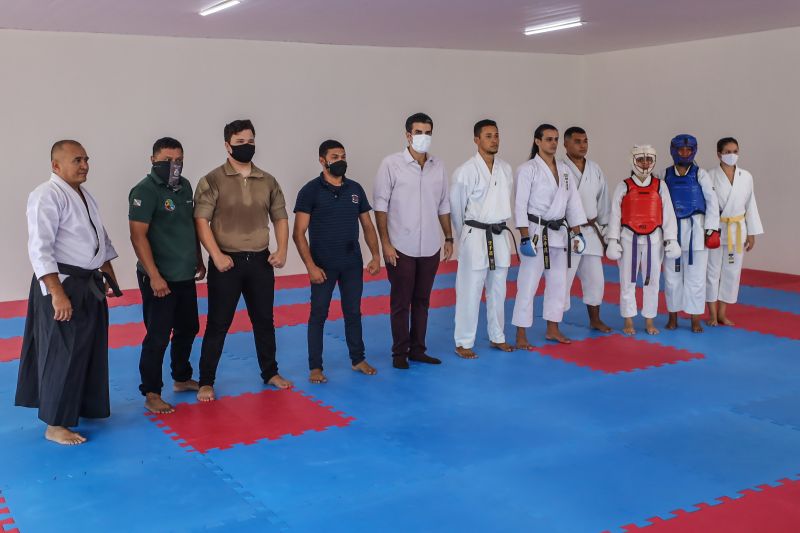 Governador participa da entrega do novo ginásio e dojô do IESP inauguracao-ginasio-dojo-iesp-governador-rodrigo-pinheiro-ag-para

 <div class='credito_fotos'>Foto: Rodrigo Pinheiro / Ag.Pará   |   <a href='/midias/2021/originais/10046_1d1a61a9-f729-4fe4-32be-21a153c10eba.jpg' download><i class='fa-solid fa-download'></i> Download</a></div>