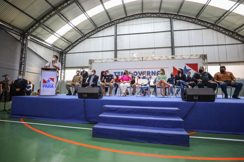 Governador participa da entrega do novo ginásio e dojô do IESP inauguracao-ginasio-dojo-iesp-governador-rodrigo-pinheiro-ag-para

 <div class='credito_fotos'>Foto: Rodrigo Pinheiro / Ag.Pará   |   <a href='/midias/2021/originais/10046_5c965451-31f1-5be8-7ff5-79f15d98781b.jpg' download><i class='fa-solid fa-download'></i> Download</a></div>