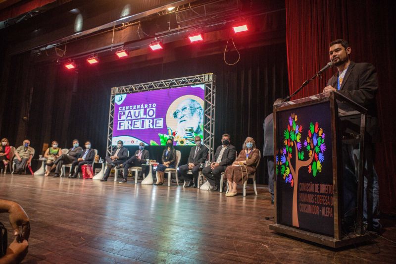 entrega do Título Doutor Honoris Causa concedido à
Paulo Freire, representado por Nita Freire na noite desta
quarta-feira, 17, no Teatro Maria Sylvia Nunes.

FOTOS: Nailana Thiely / UEPA <div class='credito_fotos'>Foto: Nailana Thiely / Ascom Uepa   |   <a href='/midias/2021/originais/10251_ee4f5f9d-5ff8-b325-ddc8-6acc467022d4.jpg' download><i class='fa-solid fa-download'></i> Download</a></div>
