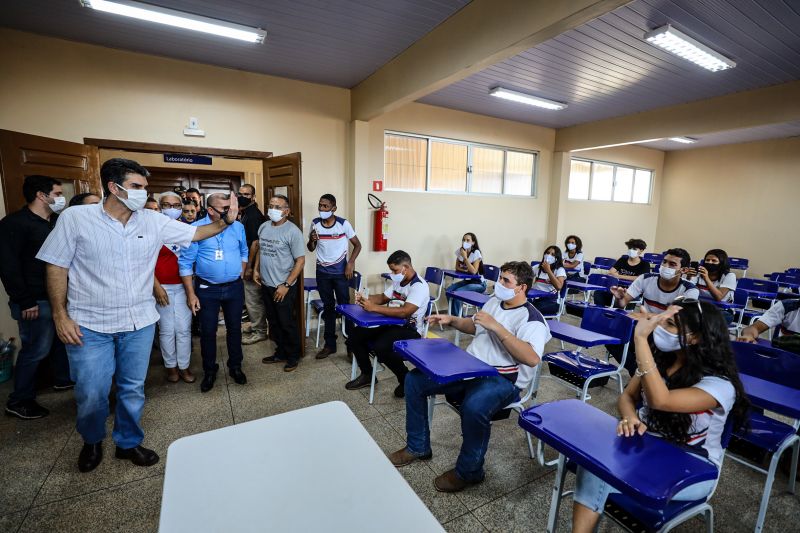 O Governo do Pará entrega R$ 17 milhões em investimentos ao município de Floresta do Araguaia, na região Sudeste. Além da entrega da Escola Estadual Monsenhor Augusto Dias de Brito, totalmente reconstruída com investimento de R$ 3 milhões, oriundos do Tesouro Estadual, o governo assinou diversos convênios com a prefeitura municipal, direcionados principalmente às melhorias na infraestrutura do município.

FOTO: MARCO SANTOS/AGPARÁ <div class='credito_fotos'>Foto: Marco Santos / Ag. Pará   |   <a href='/midias/2021/originais/10265_52953f1f-6903-d920-2dfe-533a8412da5f.jpg' download><i class='fa-solid fa-download'></i> Download</a></div>