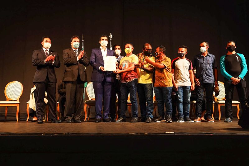 Sanção do estatuto da Igualdade Racial/ Lançamento do Plano Estadual de Políticas Públicas para  os povos tradicionais/ lançamento do memorial da consciência negra/ entrega de títulos  de reconhecimento Territórios quilombolas

Foto: Bruno Cecim / Agência Para <div class='credito_fotos'>Foto: Bruno Cecim / Ag.Pará   |   <a href='/midias/2021/originais/10273_72c84685-d29d-8c65-bf9e-38c1cfdb2549.jpg' download><i class='fa-solid fa-download'></i> Download</a></div>