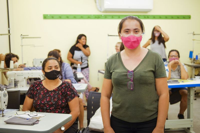 Eligilza Salazar, ministrante do curso. <div class='credito_fotos'>Foto: Pedro Guerreiro / Ag. Pará   |   <a href='/midias/2021/originais/10369_6f08dab4-d1f5-c1c8-e60e-3dc8f8c4adae.jpg' download><i class='fa-solid fa-download'></i> Download</a></div>