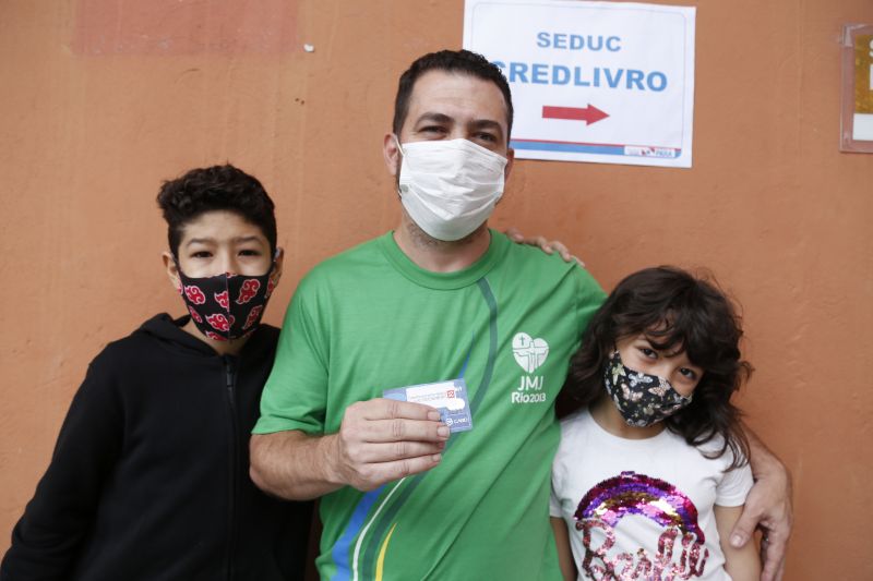 Estado garante aquisição de obras literárias na Feira Pan-Amazônica do Livro <div class='credito_fotos'>Foto: MARIO QUADROS / ASCOM SECULT   |   <a href='/midias/2021/originais/10370_0c25aeab-f9c5-f26d-2fe1-0a58b34d5a15.jpg' download><i class='fa-solid fa-download'></i> Download</a></div>