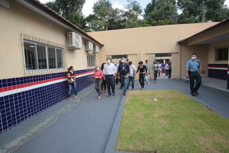 Belém 11 de janeiro de 2021, Governo entrega Escola dom Pedro ll. <div class='credito_fotos'>Foto: Alex Ribeiro / Ag. Pará | <a href='/midias/2021/originais/7170_16c4ed4e-d4f2-ee26-6595-9e680adbca27.jpg' download><i class='fa-solid fa-download'></i> Download</a></div>