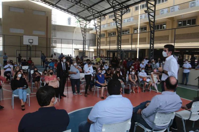 Belém 11 de janeiro de 2021, Governo entrega Escola dom Pedro ll. <div class='credito_fotos'>Foto: Alex Ribeiro / Ag. Pará | <a href='/midias/2021/originais/7170_55cf1e08-0a8e-e9ad-ba14-f2279651de34.jpg' download><i class='fa-solid fa-download'></i> Download</a></div>