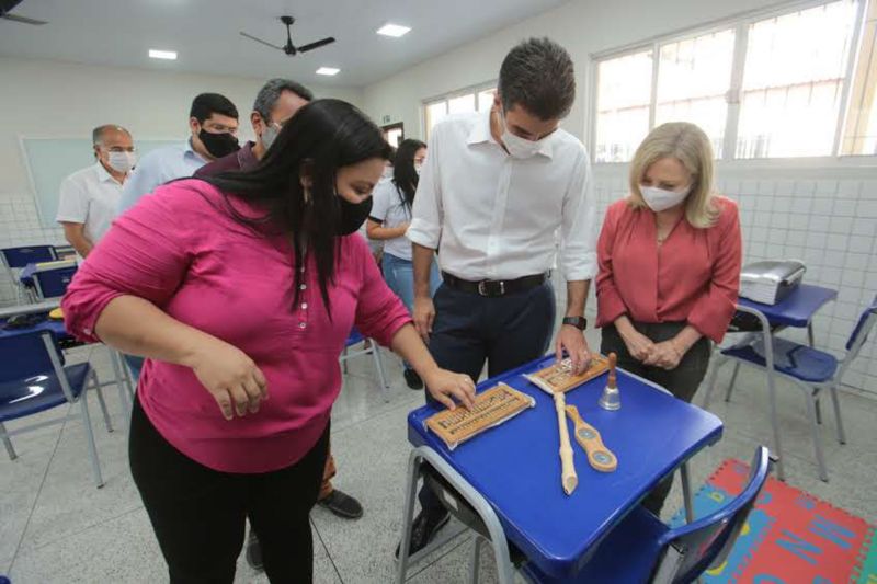 Belém 11 de janeiro de 2021, Governo entrega Escola dom Pedro ll. <div class='credito_fotos'>Foto: Alex Ribeiro / Ag. Pará | <a href='/midias/2021/originais/7170_56451a7d-f71f-b07f-02f9-902319e7f881.jpg' download><i class='fa-solid fa-download'></i> Download</a></div>