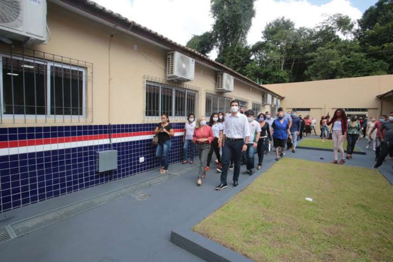 Belém 11 de janeiro de 2021, Governo entrega Escola dom Pedro ll. <div class='credito_fotos'>Foto: Alex Ribeiro / Ag. Pará | <a href='/midias/2021/originais/7170_90b09d32-3594-d122-12ea-23a87267f699.jpg' download><i class='fa-solid fa-download'></i> Download</a></div>
