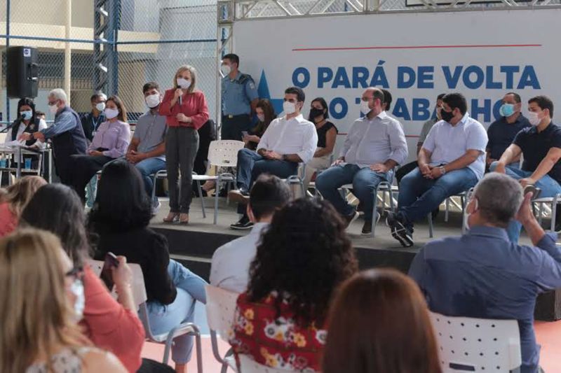 Belém 11 de janeiro de 2021, Governo entrega Escola dom Pedro ll. <div class='credito_fotos'>Foto: Alex Ribeiro / Ag. Pará | <a href='/midias/2021/originais/7170_a0564950-f4af-4818-048a-dab81a92dc23.jpg' download><i class='fa-solid fa-download'></i> Download</a></div>