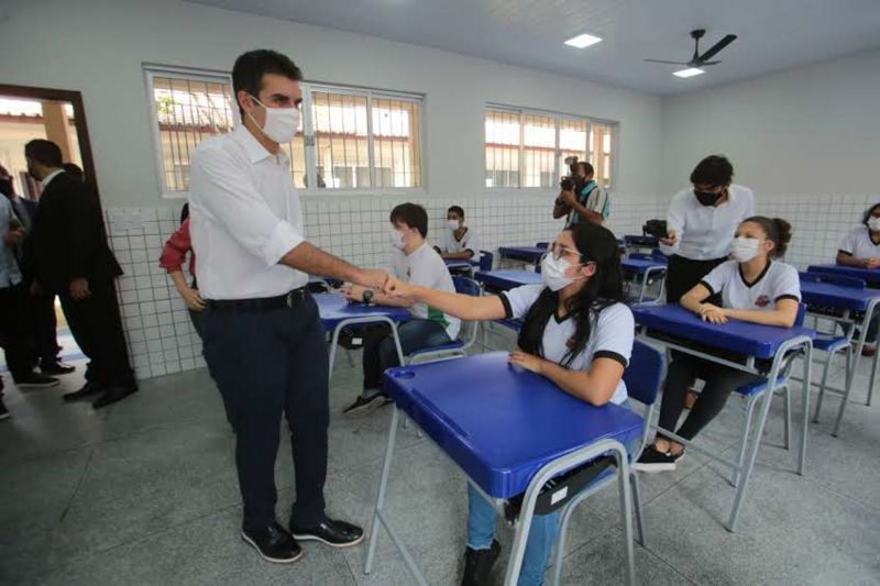 Belém 11 de janeiro de 2021, Governo entrega Escola dom Pedro ll. <div class='credito_fotos'>Foto: Alex Ribeiro / Ag. Pará | <a href='/midias/2021/originais/7170_d6c770f2-f2d7-417e-db08-ac07da6f1df5.jpg' download><i class='fa-solid fa-download'></i> Download</a></div>