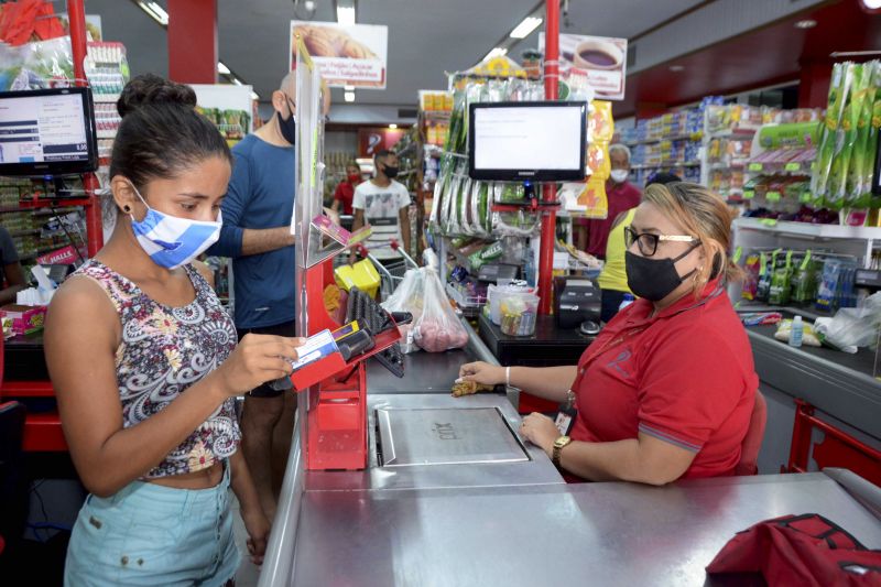7ª recarga do vale-alimentação escolar é liberada para estudantes da rede estadual.
 <div class='credito_fotos'>Foto: ASCOM / SEDUC   |   <a href='/midias/2021/originais/7172_ae8205bf-45ae-b321-fbdc-841c81e8097b.jpg' download><i class='fa-solid fa-download'></i> Download</a></div>