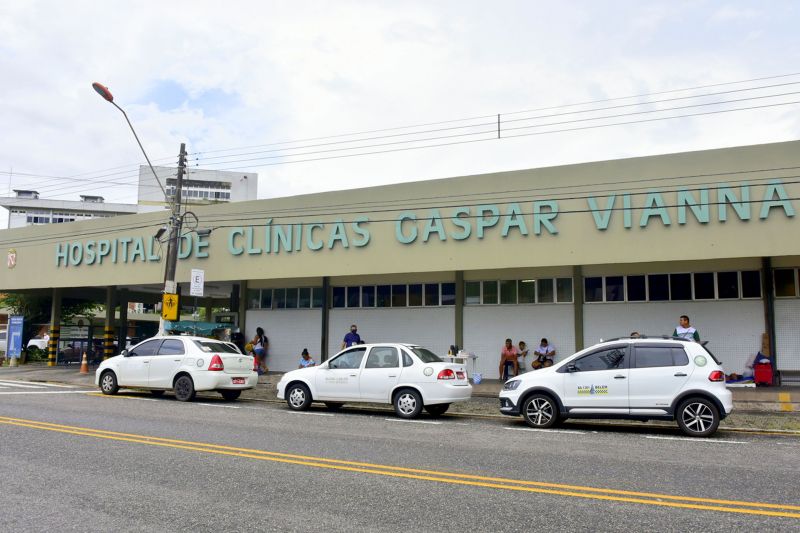 Belém, Pará, Brasil. HOSPITAL DAS CLINICAS GASPAR VIANA - TERAPIAS JANEIRO BRANCO - RICARDO AMANAJÃS - AG PARà - 14.01.2021 <div class='credito_fotos'>Foto: Ricardo Amanajás / Ag. Pará | <a href='/midias/2021/originais/7186_8063b941-a5f0-e50d-c175-c0d25cfa3e75.jpg' download><i class='fa-solid fa-download'></i> Download</a></div>
