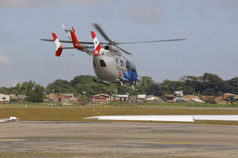 Belém, Pará, Brasil. EMBARQUE PROVAS ENEM PARA ANAJÃS - 16.01.2021 <div class='credito_fotos'>Foto: Ricardo Amanajás / Ag. Pará | <a href='/midias/2021/originais/7196_7b841320-d166-fa27-7193-7cd656a022c9.jpg' download><i class='fa-solid fa-download'></i> Download</a></div>