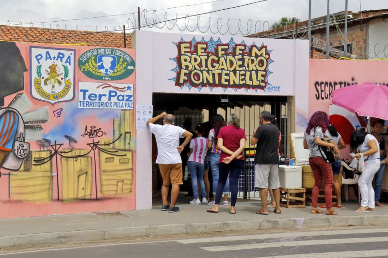 Belém, Pará, Brasil. SEGURANÇA ENEM - ESCOLA BRIGADEIRO FONTENELE - 17/01/2021 <div class='credito_fotos'>Foto: Ricardo Amanajás / Ag. Pará | <a href='/midias/2021/originais/7197_801b71e8-6e6a-1354-f705-498bf5895823.jpg' download><i class='fa-solid fa-download'></i> Download</a></div>
