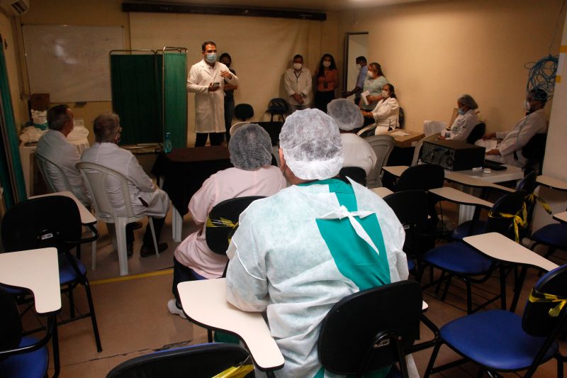 Ophyr Loyola inicia Vacinação <div class='credito_fotos'>Foto: Marcelo Seabra / Ag. Pará | <a href='/midias/2021/originais/7218_4f337984-3f1f-1304-8bf0-566a8efccbc6.jpg' download><i class='fa-solid fa-download'></i> Download</a></div>