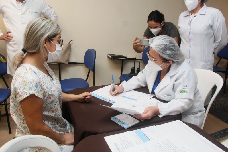 Ophyr Loyola inicia Vacinação <div class='credito_fotos'>Foto: Marcelo Seabra / Ag. Pará | <a href='/midias/2021/originais/7218_d43eef35-272c-da1e-d9f3-d51693bda856.jpg' download><i class='fa-solid fa-download'></i> Download</a></div>