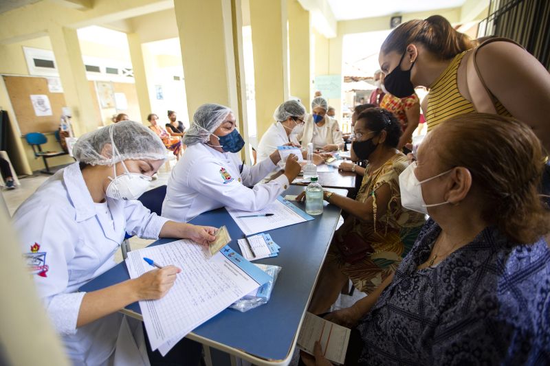 VacinaÃ§Ã£o contra Covid-19 (primeira dose), para idosos com 85 anos ou mais, na Escola de Enfermagem da Uepa, manhÃ£ desta quarta-feira, 3 de fevereiro de 2021.

FOTO: NAILANA THIELY
DATA: 03.02.21
BELÃ‰M-PARÃ <div class='credito_fotos'>Foto: Nailana Thiely / Ascom Uepa   |   <a href='/midias/2021/originais/7274_54b92bb2-24d7-a8d5-bb90-9c4071c8cd1a.jpg' download><i class='fa-solid fa-download'></i> Download</a></div>