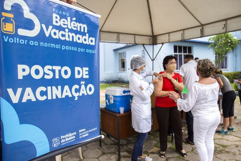 VacinaÃ§Ã£o contra Covid-19 (primeira dose), para idosos com 85 anos ou mais, na Escola de Enfermagem da Uepa, manhÃ£ desta quarta-feira, 3 de fevereiro de 2021.

FOTO: NAILANA THIELY
DATA: 03.02.21
BELÃ‰M-PARÃ <div class='credito_fotos'>Foto: Nailana Thiely / Ascom Uepa   |   <a href='/midias/2021/originais/7274_79496d62-deba-7232-108e-05b1f1257af6.jpg' download><i class='fa-solid fa-download'></i> Download</a></div>