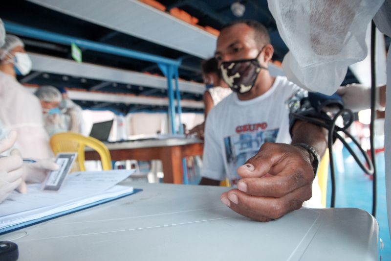 Barco Hospital Papa Francisco Chega ao município de Oriximiná. <div class='credito_fotos'>Foto: Pedro Guerreiro / Ag. Pará   |   <a href='/midias/2021/originais/7277_feca96d0-6c82-6e17-385f-1d6d7f408a3b.jpg' download><i class='fa-solid fa-download'></i> Download</a></div>