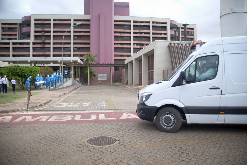 Pacientes com COVID-19são transferidos das UPAs para Regional em Santarém
 <div class='credito_fotos'>Foto: Pedro Guerreiro / Ag. Pará   |   <a href='/midias/2021/originais/7290_3efa73ae-fc26-3429-9b6d-c4cfa4040b2f.jpg' download><i class='fa-solid fa-download'></i> Download</a></div>