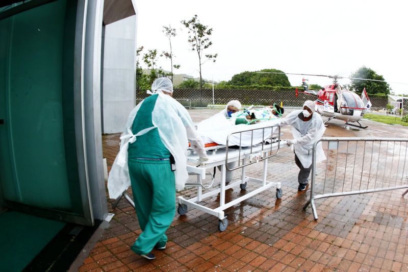 BelÃ©m, ParÃ¡, Brasil. ALTA DE PACIENTES DO AMAZONAS - 09/02/2021 <div class='credito_fotos'>Foto: Ricardo Amanajás / Ag. Pará   |   <a href='/midias/2021/originais/7301_88c8d3fd-f68a-09e9-460b-afaca0750bb9.jpg' download><i class='fa-solid fa-download'></i> Download</a></div>