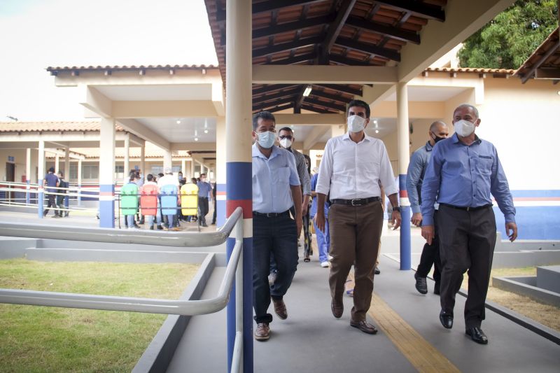 Governador e Ministro da Saúde visitam hospital de campanha e hospital regional em Santarém <div class='credito_fotos'>Foto: Pedro Guerreiro / Ag. Pará   |   <a href='/midias/2021/originais/7330_0b4b3875-9fc9-49db-4d54-f729fe5f3f65.jpg' download><i class='fa-solid fa-download'></i> Download</a></div>