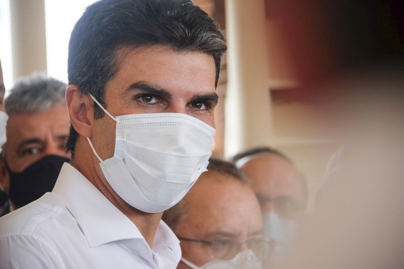 Governador e Ministro da Saúde visitam hospital de campanha e hospital regional em Santarém <div class='credito_fotos'>Foto: Pedro Guerreiro / Ag. Pará   |   <a href='/midias/2021/originais/7330_1926063e-4d4d-3ea0-cb12-890fef7bae3d.jpg' download><i class='fa-solid fa-download'></i> Download</a></div>