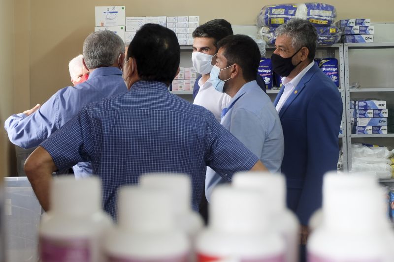 Governador e Ministro da Saúde visitam hospital de campanha e hospital regional em Santarém <div class='credito_fotos'>Foto: Pedro Guerreiro / Ag. Pará   |   <a href='/midias/2021/originais/7330_8b8fb26c-698c-a05d-6d34-b904c5f9ca52.jpg' download><i class='fa-solid fa-download'></i> Download</a></div>