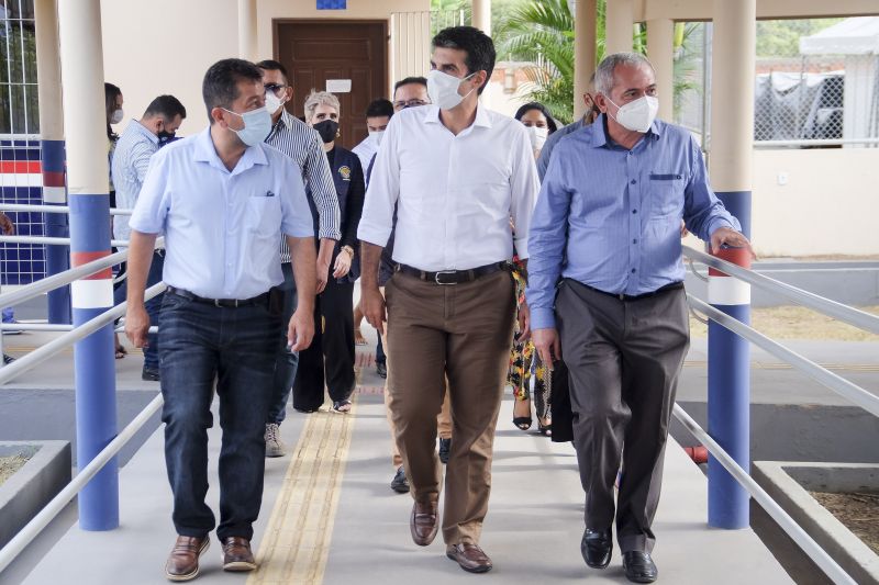 Governador e Ministro da Saúde visitam hospital de campanha e hospital regional em Santarém <div class='credito_fotos'>Foto: Pedro Guerreiro / Ag. Pará   |   <a href='/midias/2021/originais/7330_a06b847c-efa7-e616-9ee8-4de621c362dc.jpg' download><i class='fa-solid fa-download'></i> Download</a></div>