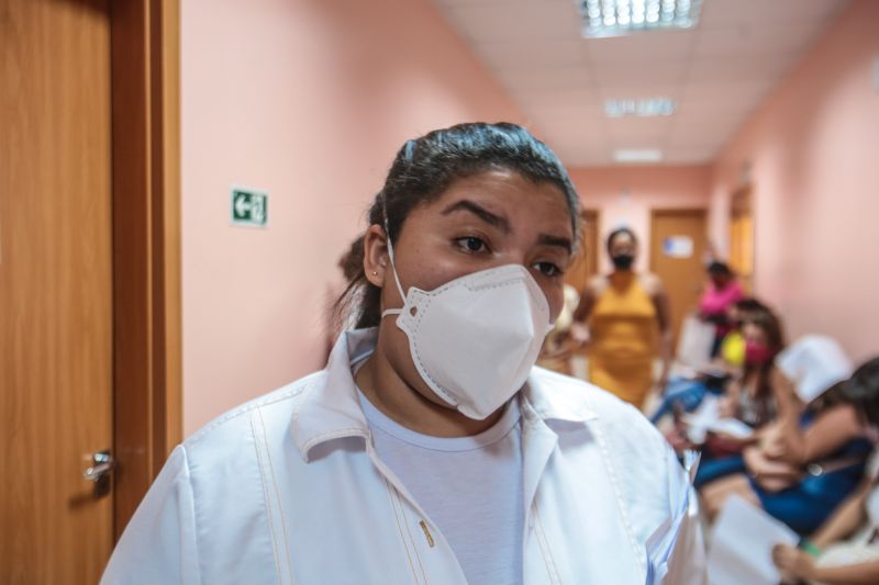 na foto: Sibelle Barreirinha, enfermeira.