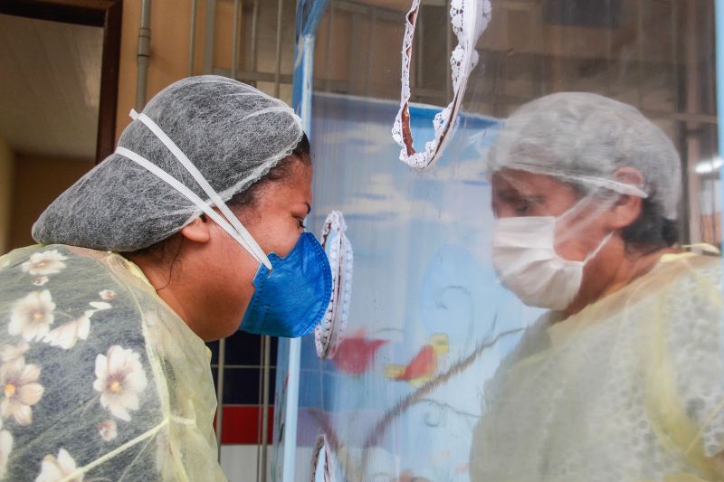JULIANA SANTOS E A MÃE JOANICE DOS SANTOS (1) <div class='credito_fotos'>Foto: Marcelo Seabra / Ag. Pará   |   <a href='/midias/2021/originais/7452_85a81601-6538-83d1-29e2-4685b0d9debd.jpg' download><i class='fa-solid fa-download'></i> Download</a></div>