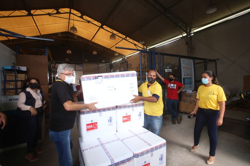 Chegada da Vacina


FOTO: ALEX RIBEIRO/AGPARA <div class='credito_fotos'>Foto: Alex Ribeiro / Ag. Pará   |   <a href='/midias/2021/originais/7540_415a5fbe-eb0e-bff7-b9ed-0f38a090aed2.jpg' download><i class='fa-solid fa-download'></i> Download</a></div>