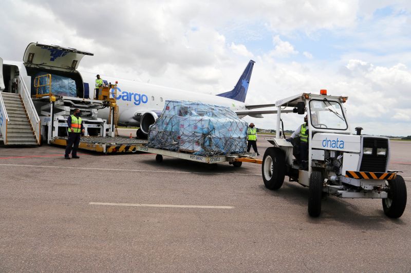 Chegada da Vacina no aeroporto de BelÃ©m(PA).
 no aeroporto de Belém

FOTO: BRUNO CECIM / AGPARA <div class='credito_fotos'>Foto: Bruno Cecim / Ag.Pará   |   <a href='/midias/2021/originais/7541_20956bfd-9c33-b26c-7579-dc0492409a53.jpg' download><i class='fa-solid fa-download'></i> Download</a></div>